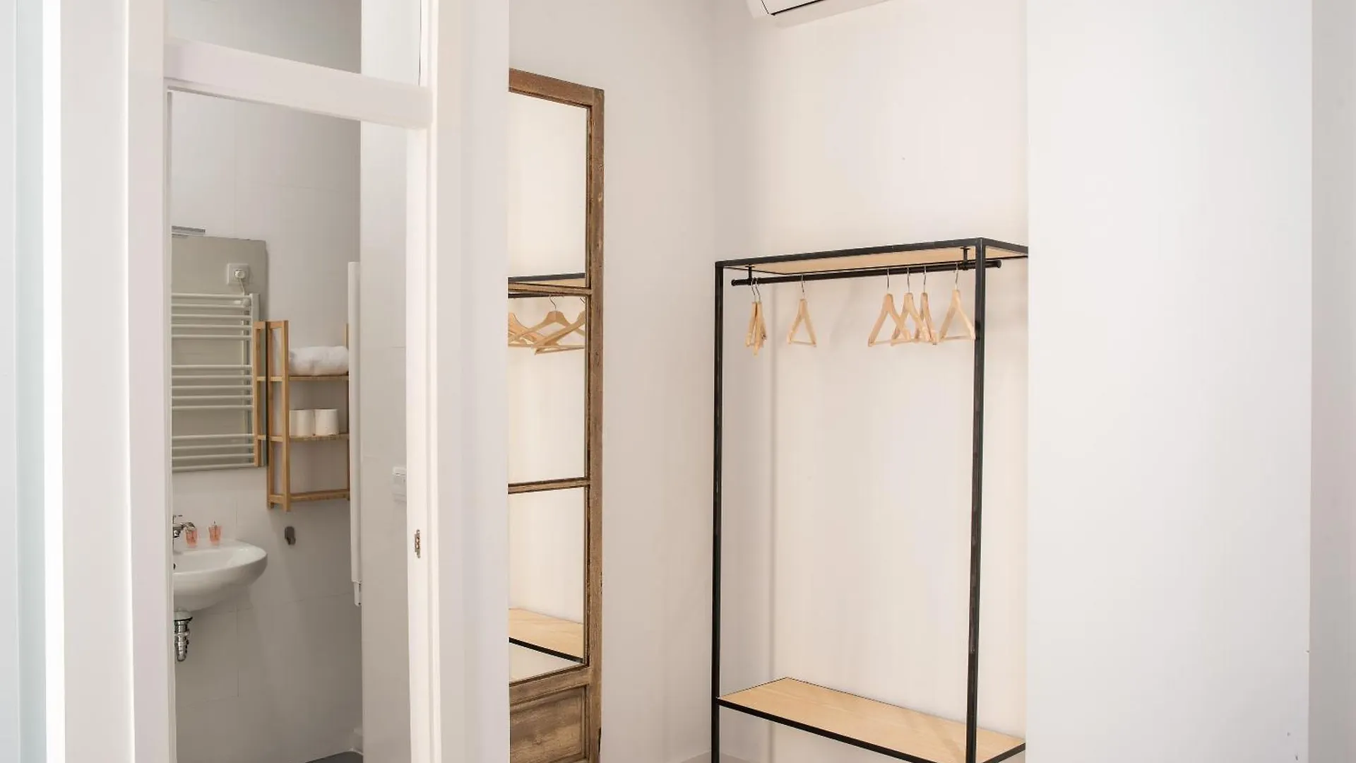 Acanthus Seville Apartment
